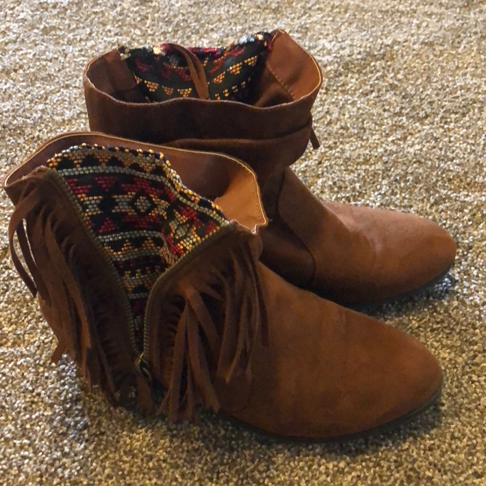 Boots size 7